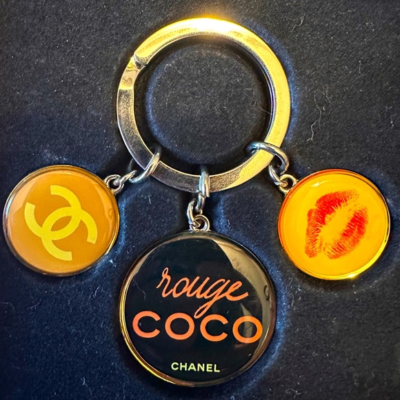 169 Final Price‼️Preloved Chanel Coco mark Key Ring Keychain with Box - Picture 4 of 9